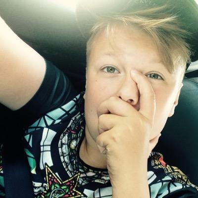 GREENiee_'s profile picture. YOUTUBE:BrosTV-vlogs-let's plays-challenges schau vorbei ❤️