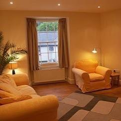 Lovely holiday cottage in Tenby Pembrokeshire 5 minutes walk from beach, harbour and shops. Apartment sleeps 4 plus baby.