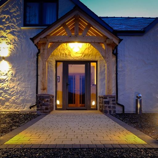 Luxury 5* Gold Bed & Breakfast set in the centre of Pembrokeshire. 10 individually designed rooms, some with jacuzzi baths, overlooking the countryside.
