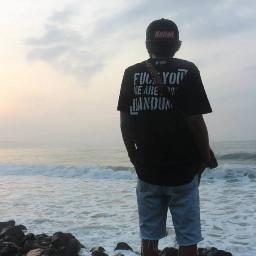 Adalah tugas seorang pria untuk memaafkan kebohongan wanita.,