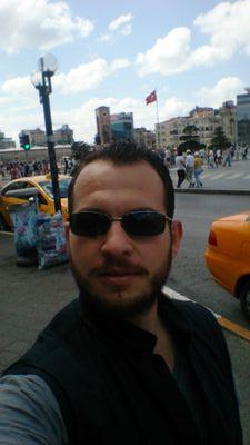 umuttyigitt's profile picture. Ne mutlu Türk'üm diyene!