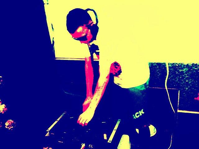 Techno is the door, groove is the key || Live the world behind