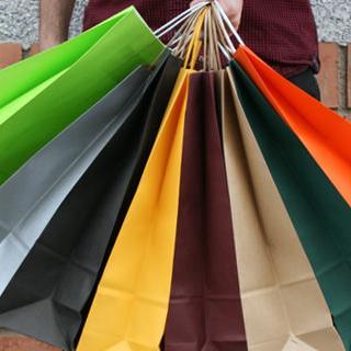 Fabricante de bolsas de papel para regalo, comercios, tiendas o ferias. Poca cantidad servicio rápido.