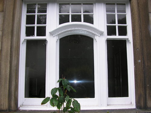 We specialise in the manufacturing and restoration of traditional sash and case windows.