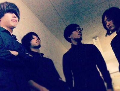 鍵を失くしたロックバンド、ロストキー。 Gt&Vo:キヨノブ(@kiyotarow24) Gt: Evi(@evi0079guitar) Ba:宮本(@1982_ngs) 1st Album 「INNOCENCE」発売中