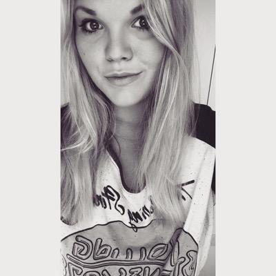 Profile Picture of Weezie (@Abel_Eloise) on Twitter
