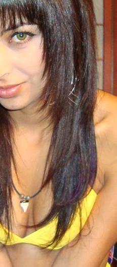 me gusta viajar....ir al cine....comer nieve =P....ir de antro....raves....conciertos....
soi romantika ....traviessa-..enojona.....alegre...