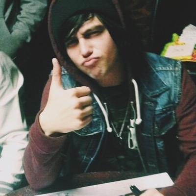 follow @ohkellinx cos i gave you this free follow! don't follow this acc :)