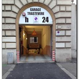 parcheggio custodito a Roma Trastevere aperta 24H, di fronte alla fermata del tram n.8 e autobus n.3 e a soli 200 metri dal ministero della pubblica Istruzione.