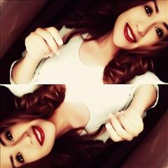 ♛ BELIEBER ♛ I am a 16 year old boy who lives his dreams. I love singing, music and girls. #belieber