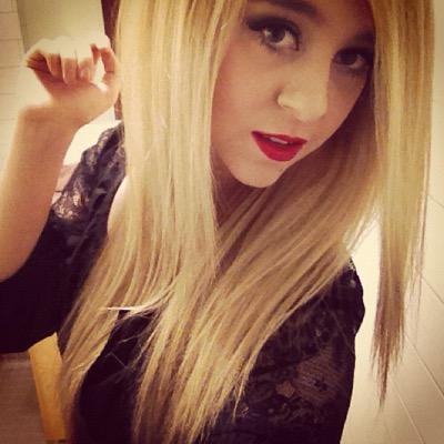 I like to sing & sometimes I pretend I'm good at it. (; | Single c; | ~MMA :)