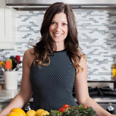 Nutritionist: Helping Women Lose Weight & Balance their Hormones w/ Delicious Food | Podcast: Healthy Hormones for Women | Author: The 30-Day Hormone Solution