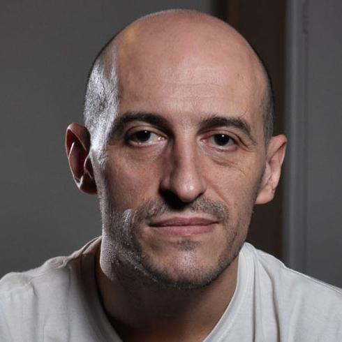 Licenciado en periodismo. Autor de 108 (Boca), 110 (River), 344 superclásicos, 38 campeones, 140 años, La Final, Copa Davis, Boca Locura y 805 historias.