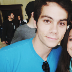 kiss me like you wanna be loved, kiss me 'cause i wanna be loved.