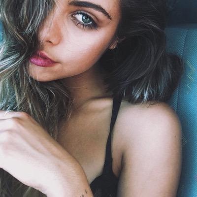 lasharpgdci's profile picture. un jour on naît, un autre on meurt, entre les deux il se passe des trucs