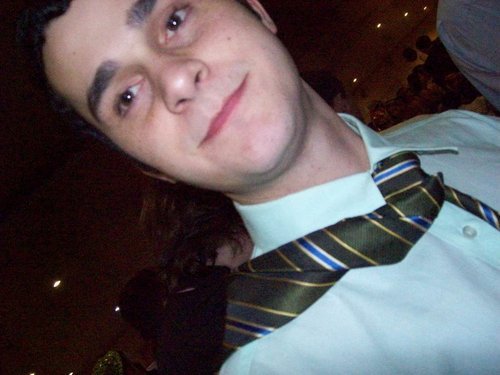 rodrigoreitz's profile picture. mesmo que acordado pela sirene das 4, mas não deixo de sonhar