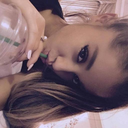 News News News über News about Ariana.