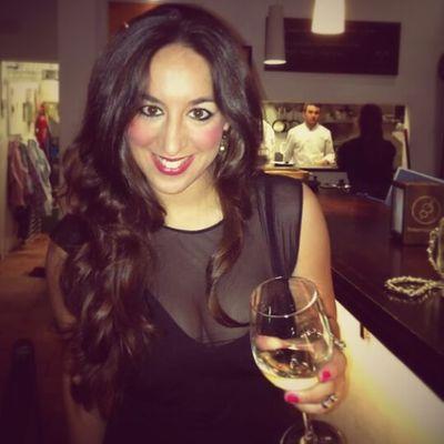 Arquitecto y profesora-Patrimonio,Energias Renov, reformas-Cristiana,de Silencio y Museo.Siempre flamenca, coleccionando momentos en mi ciudad eterna...Sevilla