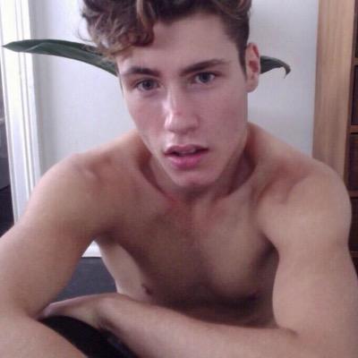 andrewrpgdci's profile picture. baby just get on your knees.