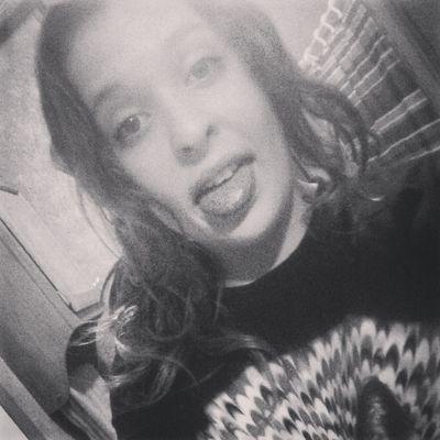hey I'm emzy I love food, 5sos, and one direction. that is life.