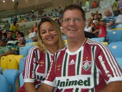 Moro no Flamengo, casado há 28 anos, dois filhos (um casal), sou Fluminense F. Club, gosto de ciclismo, remo e futebol.