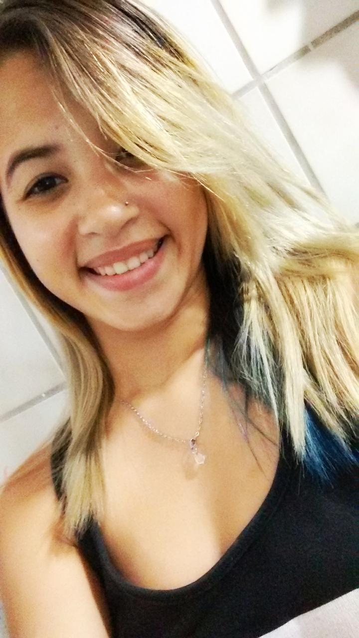 Não sou grossa, Apenas falo a verdade.
Não sou metida, Tenho amor próprio.
Não sou dificil, Sou seletiva.
