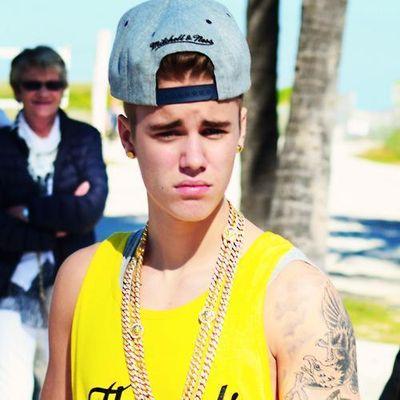 Ariana disse que morre quando o Justin Bieber fala swag em boyfriend, e disse que adora a música.