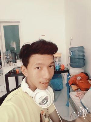 Name : Lukas.R
Umur : 17thn
Tinggal : Tangerang