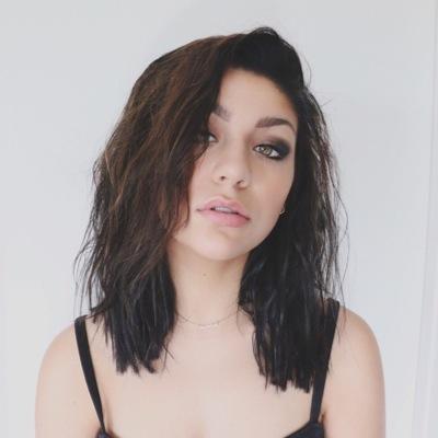 AndweaLawrence's profile picture. All these fishes be swimmin 1/3 FIYM |||Bailee follows