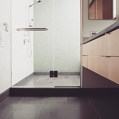 #interiorismo #cancelesdebaño #aluminioacuario 
Canceles de baño y Ventanas Europeas Tips de limpieza y decoración.  ventas@aluminioacuario.com