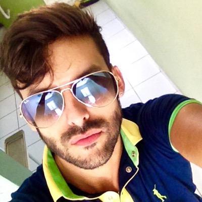 Sou um jovem professor
Tenho 25 anos.
Sou Pernambucano, natural de Caruaru
Meu whatsap: 81 9870 7059
