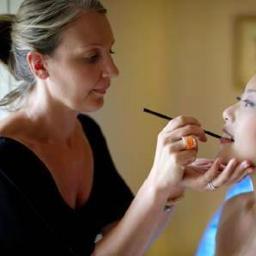 A highly trained makeup artist with a wealth of beauty expertise spanning 20 years. Specialising in bridal wedding makeup.
