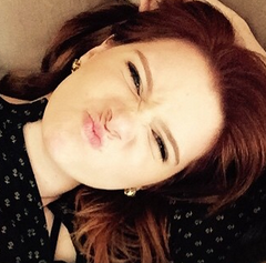 VoluptuousDeath's profile picture. ❝Rule number 1 is that you gotta have fun but baby when you're done, you gotta be the first to run.❞ 
[RP;AU;Human-Vampire-Hybrid;MC]