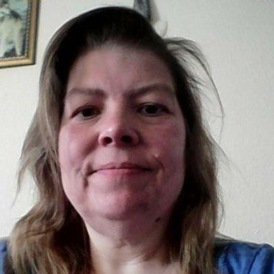 I'm a single mum and I just living life taking it as it comes I love my animals I love my dog and my pet snakes I'm family orientated I just want to beloved x