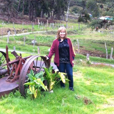 YasminVillegasL's profile picture. Creadora de Entrenando Mi Felicidad. Médico Especialista en Cirugía. Especialista en Psicología Positiva y  PNL, Enfocada en potenciar su Desarrollo Personal.