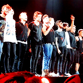 new DM giveaway account run by @babybluhemmo & @HazzaBoo1994. looking for sponsors! // June 2015