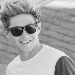 FOLLOW @StupidRhea because she gave you this Free Follow ! ! xx