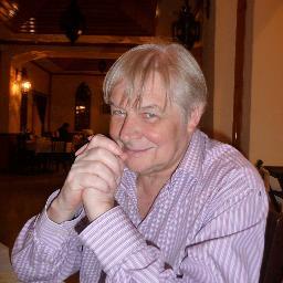 Directeur politique du bimensuel Royaliste. Membre du Comité directeur de la Nouvelle Action royaliste.