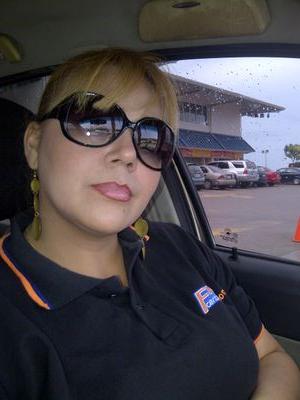 Locutora de Romantica98.9FM Margarita, Emprendimiento y Entretenimiento que sirva para mejorar nuestra calidad a partir de las 10:30am todos los dias.