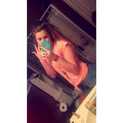 heyitslauraa__'s profile picture. 256✌️