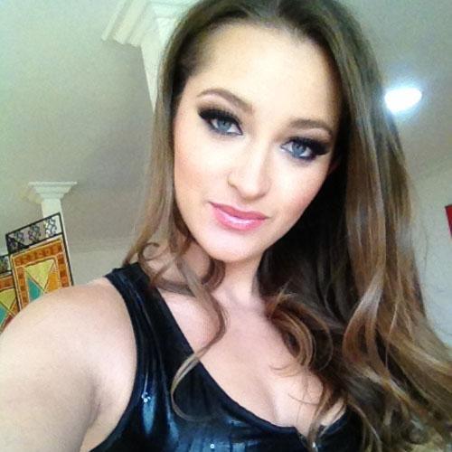 Getting on cam right now! My Skype: bellakittie45