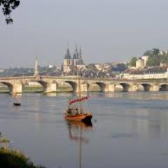 With my 2 children and my husband, we live for 10 years in the Loire Valley. We have done all the activities feasible with children and we want to share them.