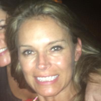 DanielaHinojo18's profile picture. 