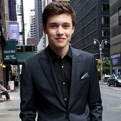 robinsonvines's profile picture. i hate myself but i hate nick robinson even more ⋆*ೃ:.•✧ @STEREKDUNBAR