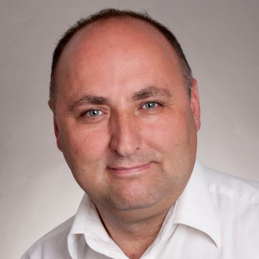 Seit 25 Jahren unterstütze ich als vereidigter Dolmetscher Gerichte ,Krankenhäuser, Behörden und Unternehmen bei der Überwindung von Sprach- und Kulturbarrieren