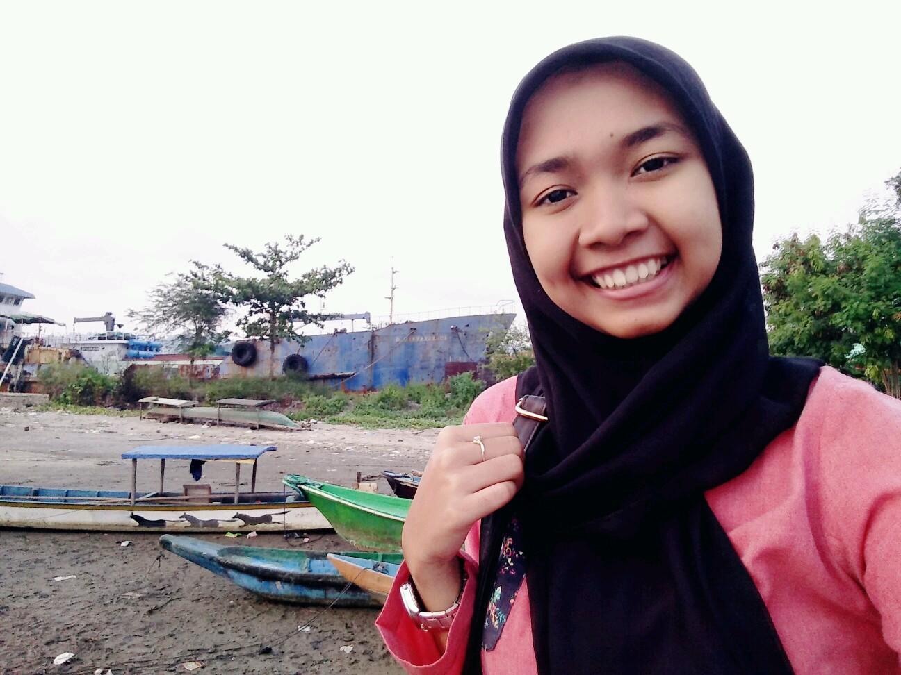 umi_les's profile picture. Sedang belajar lebih tentang「Islam」「Akuntansi」「Fotografi」 Mari berkawan !