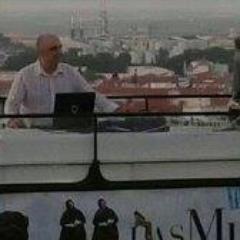 chusdj's profile picture. Nacido en la tierra del Quijote, andante de aqui alla, en radio al igual que en cabinas pinchando, mi amor y compañera de mi vida
La Musica