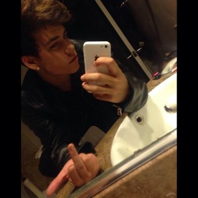 WesleyRPGVAS's profile picture. je m'attache rarement aux personnes mais je me suis attacher a elle, hailey.