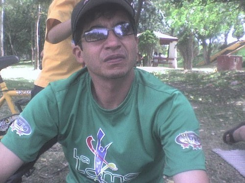 v1906's profile picture. 