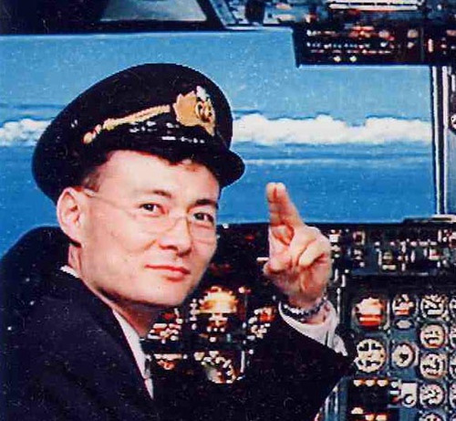 kookoo_'s profile picture. a Japanese man living in the Philippines. used be a bass guitar player/instructor, music writer, insurance agent etc.